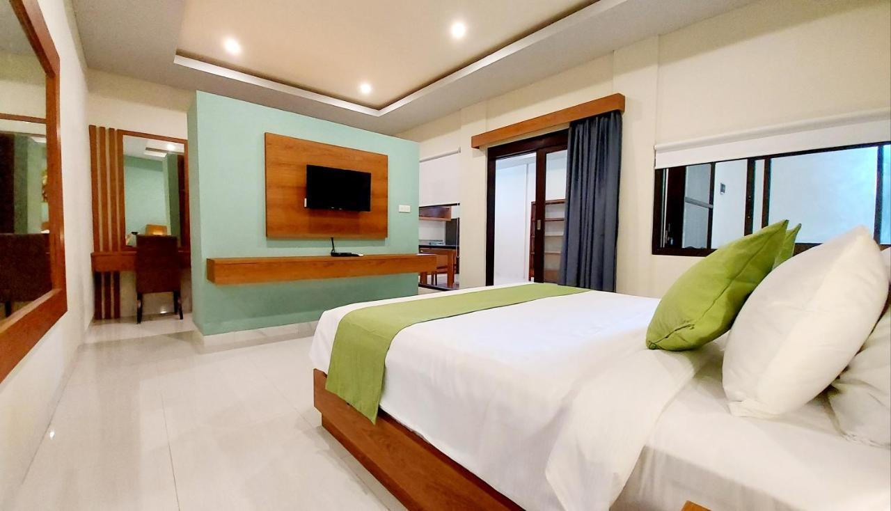 The New Moon Seminyak Hotel Exterior photo